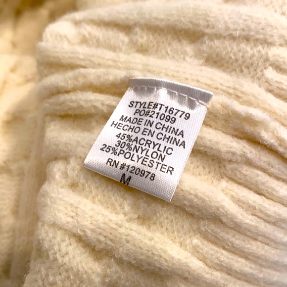 NWOT Entro Sz M Cream Sweater Knit Vest Top Oversized V Neck Plush Stretchy - Picture 7 of 8